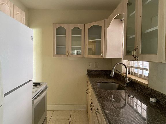 4th image of 1582 NE 174th St