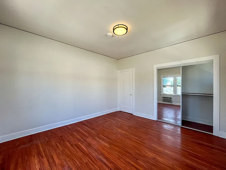 2616-2618 Buckingham Rd — Photo 30