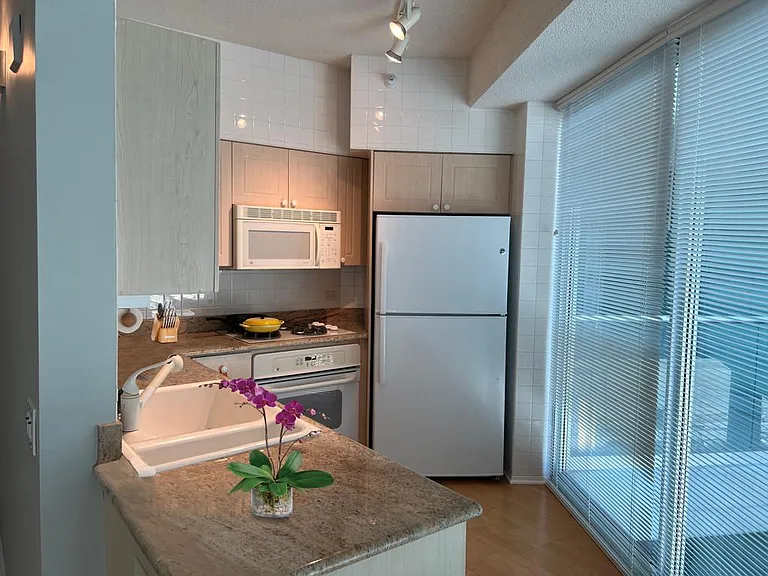 1720 Maple Ave #204 — Photo 8