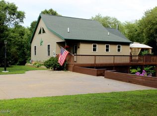 2285 N Sand Lake Rd, Hillsdale, MI 49242
