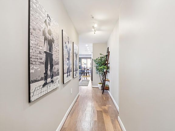Foyer -Gallery