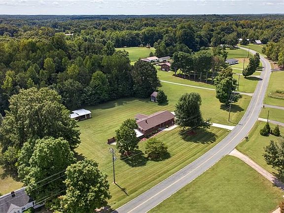 4th image of 1335 Old Mill Farm Rd