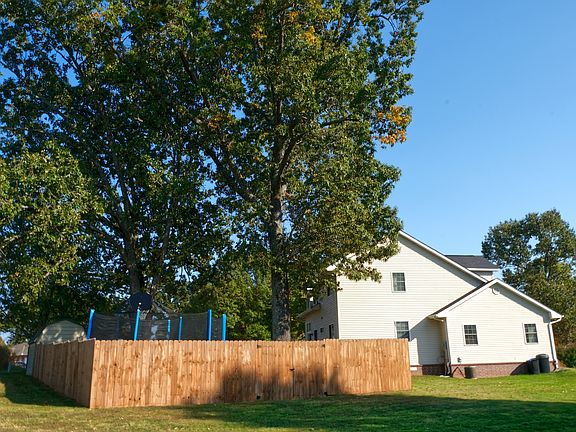 5th image of 331 Sherman Dr