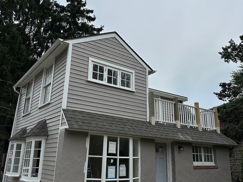 1st image of 10 E Hartwell Ln