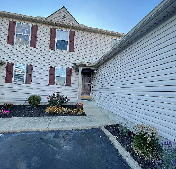 1697 Ridgebury Dr — Photo 2
