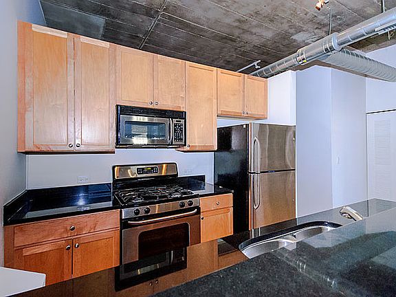 5th image of 1000 W 15th St Unit 323