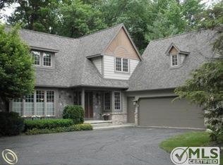 8268 Pine Lake Dr, Springfield Township, MI 48350