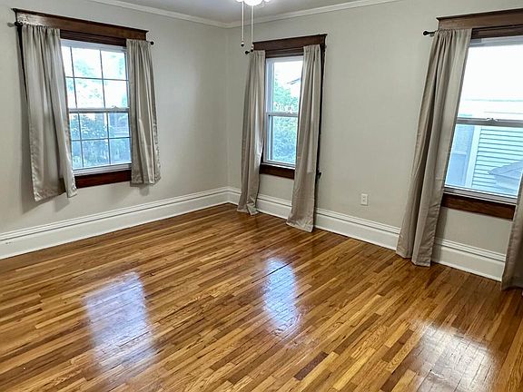 2nd image of 831 W 39th Ter