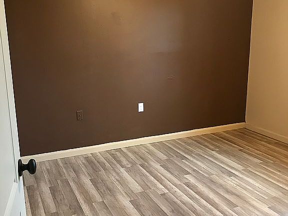 Chocolate wall in Masterbed