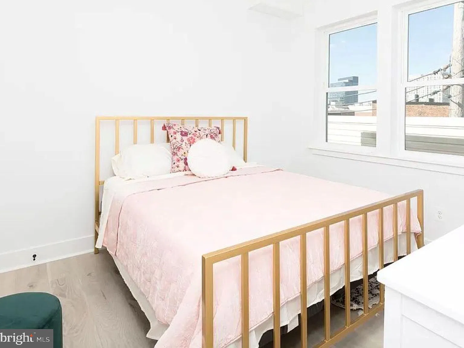 1 bed, 1.0 bath, 370 sqft, $1,700 — Photo 4