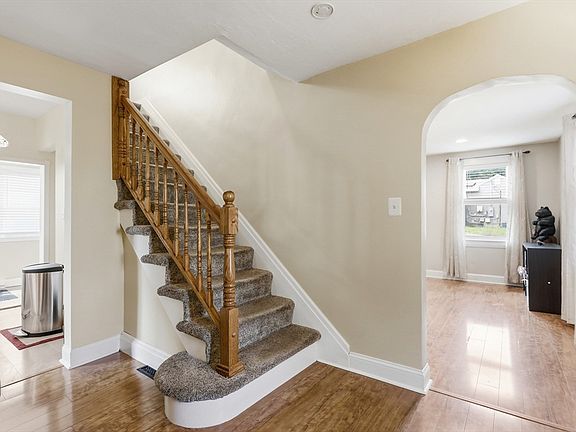 3rd image of 1 Oak St