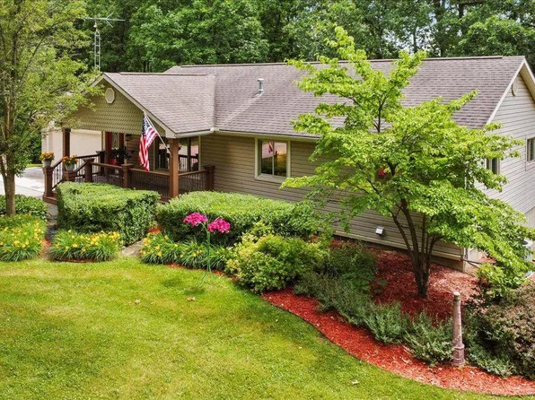 11115 Windy Hill Dr, Fenton, MI 48430