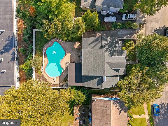 2nd image of 718 Academy Cir
