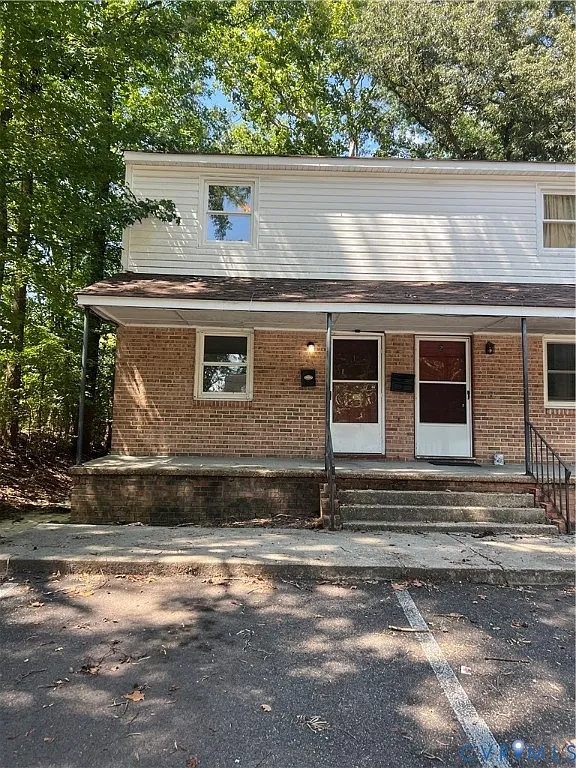 2 bed, 1.0 bath, $925 — Photo 1