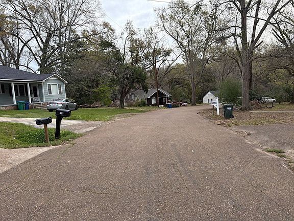 4th image of 213 Oakland Dr