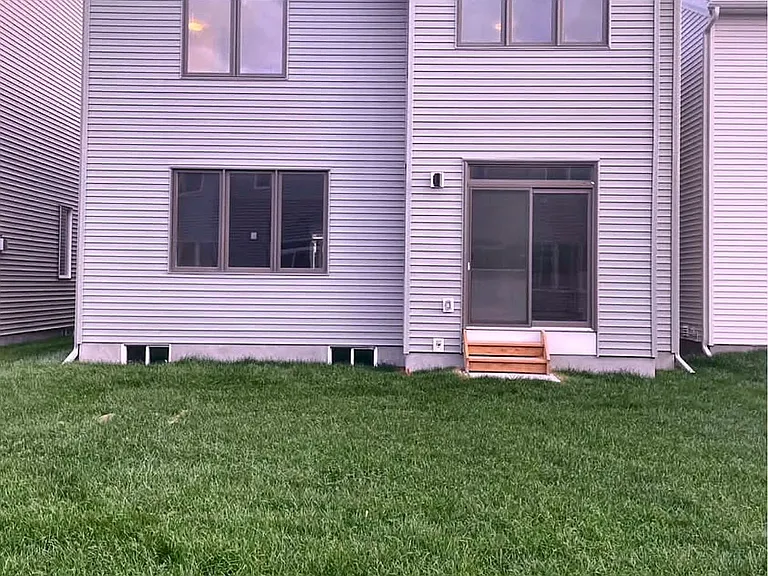 1007 Showman St — Photo 17