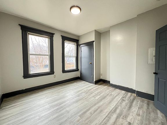 3rd image of 442 Bergen Ave #1L