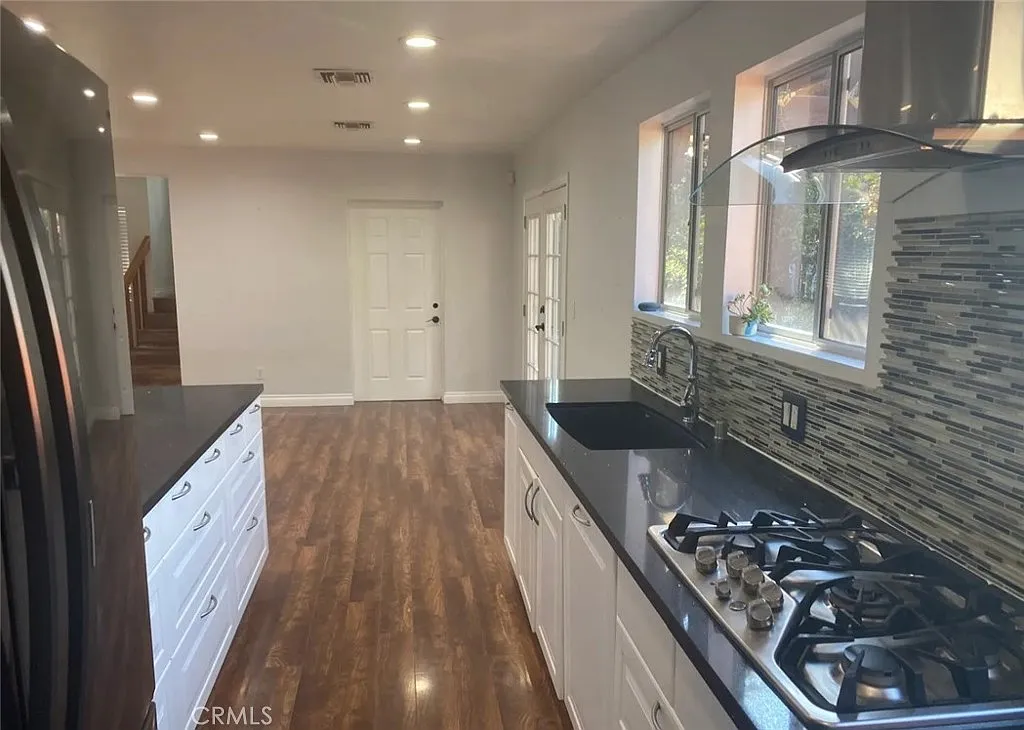 3 bed, 1660 sqft, $5,495 — Photo 3