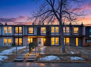 124 NE Berkley Way NW, Calgary, AB T3K1B6