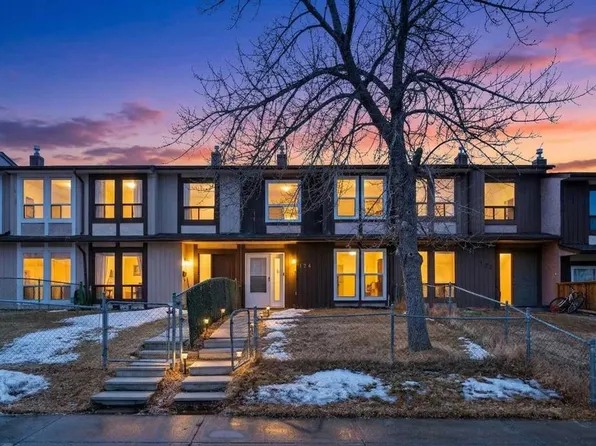 124 NE Berkley Way NW, Calgary, AB T3K 1B6