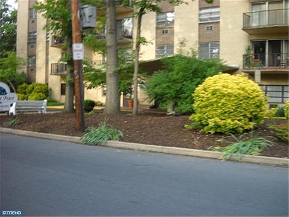 5th image of 411 Chestnut Pl