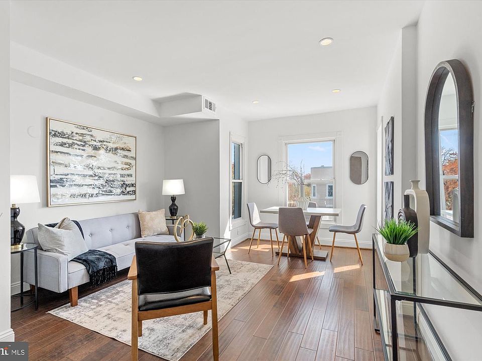 1st image of 1040 6th St NE #302