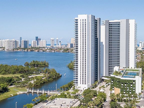 3rd image of 16385 Biscayne Blvd #904