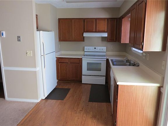 5th image of 1090 Huntington Trce SE