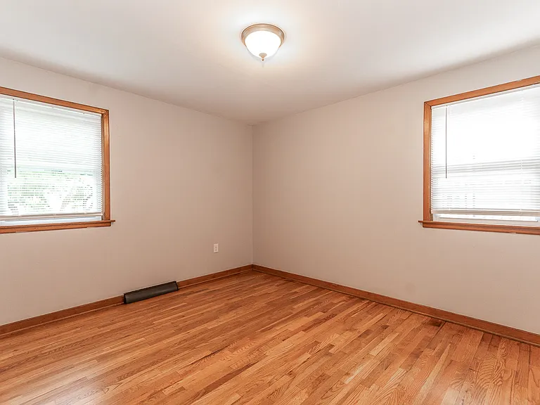 437 Elizabeth St — Photo 20