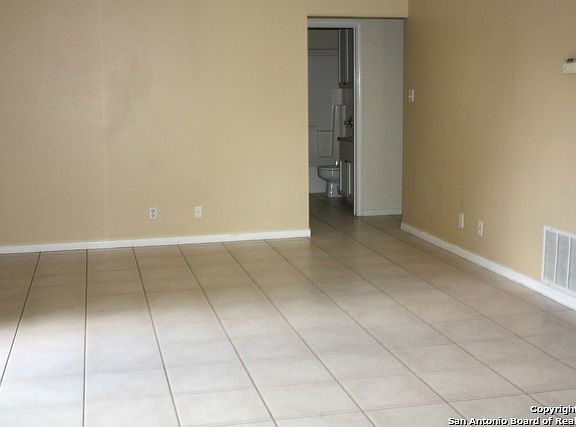 4th image of 147 Oak Grove Dr
