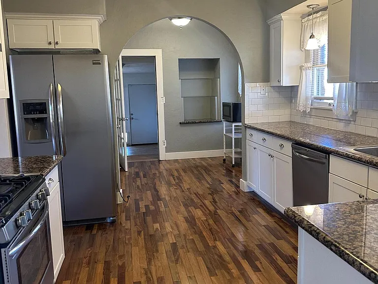 1426 E Sheridan St — Photo 4