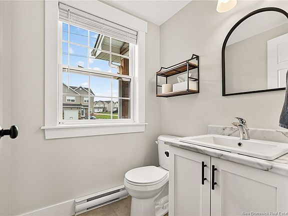 5th image of 32 Rochefort St