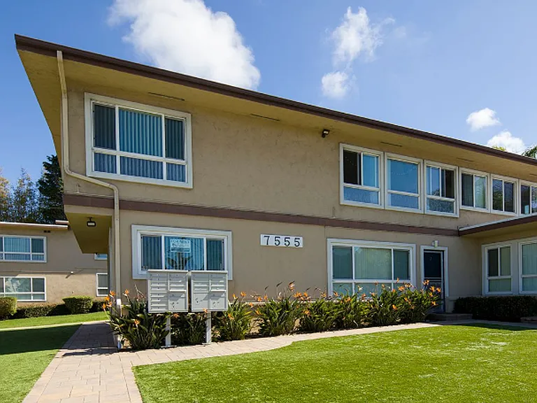 Herschel Apartments — Photo 1
