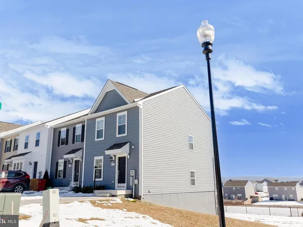 12 Orchard Green Dr, Charles Town, WV 25414