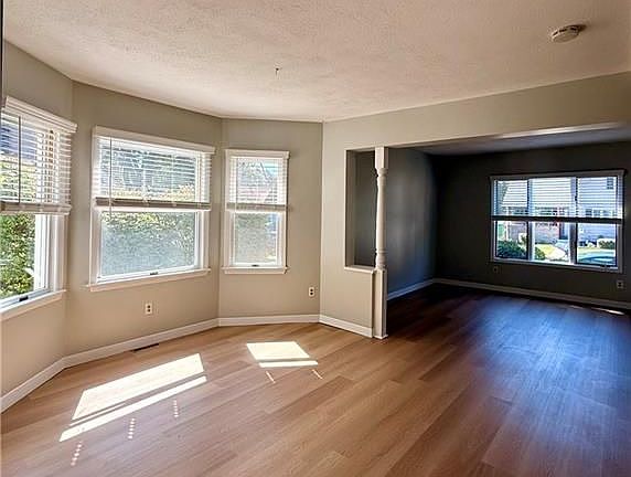5th image of 39 Andrews Ave