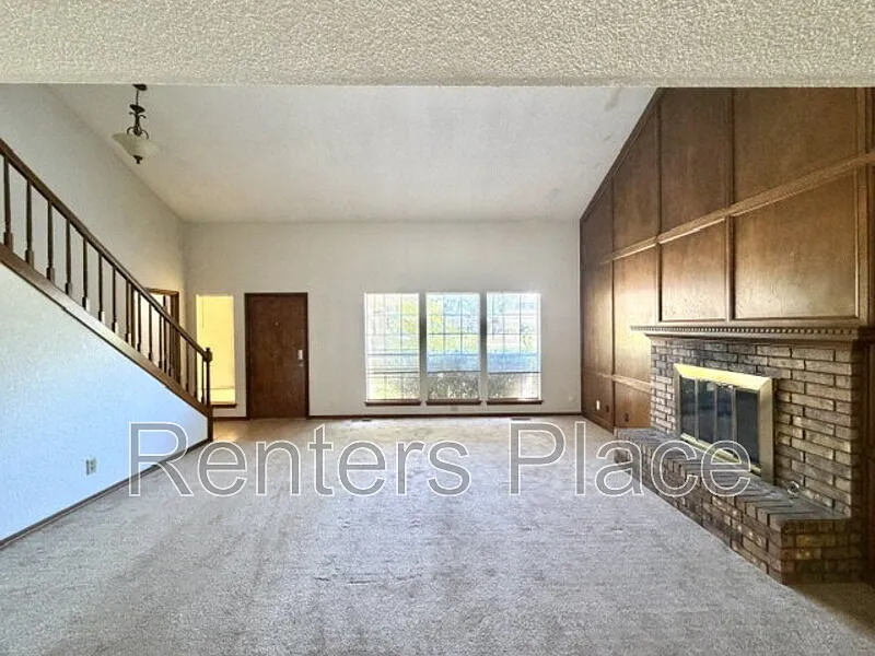 3 bed, 2.5 bath, 1833 sqft, $1,600 — Photo 4