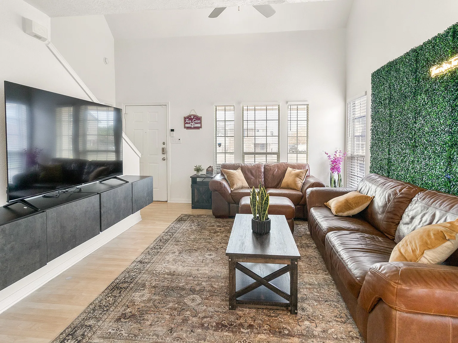 4 bed, 1550 sqft, $3,200 — Photo 3