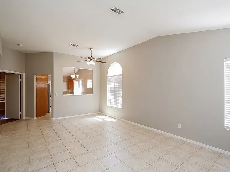 5560 Merriweather Dr — Photo 3