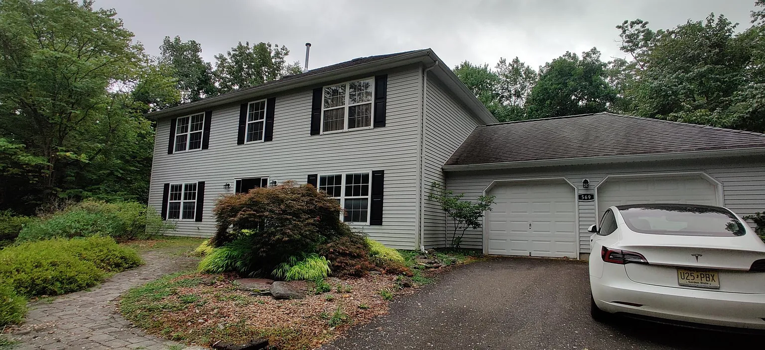 569 Buttonwood Dr photo 1