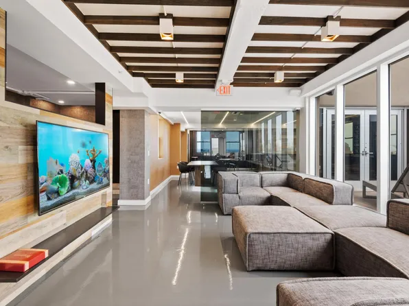 880 Bergen Avenue image 2 of 19