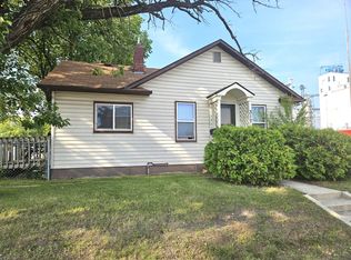 317 8th St E, Thief River Falls, MN 56701