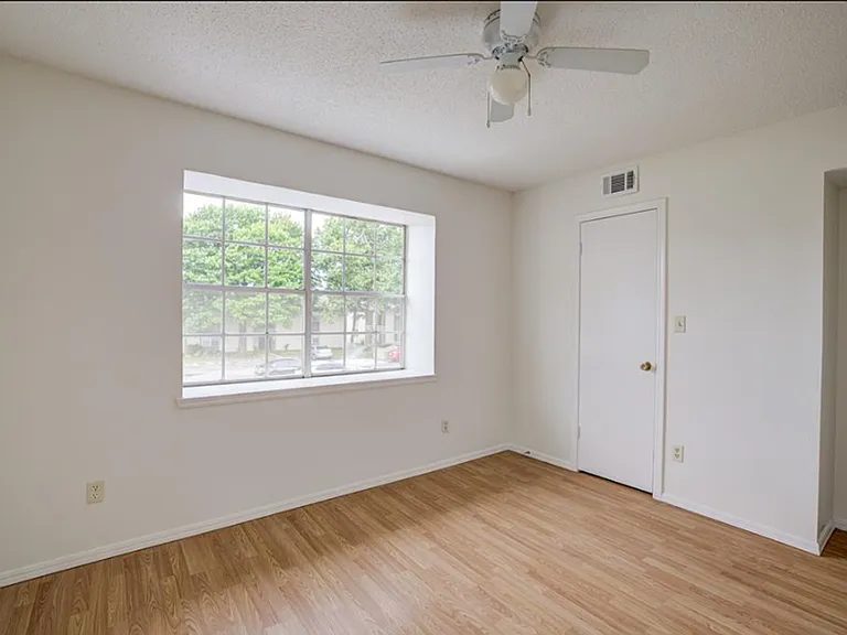 1717 E Lindsey St — Photo 24