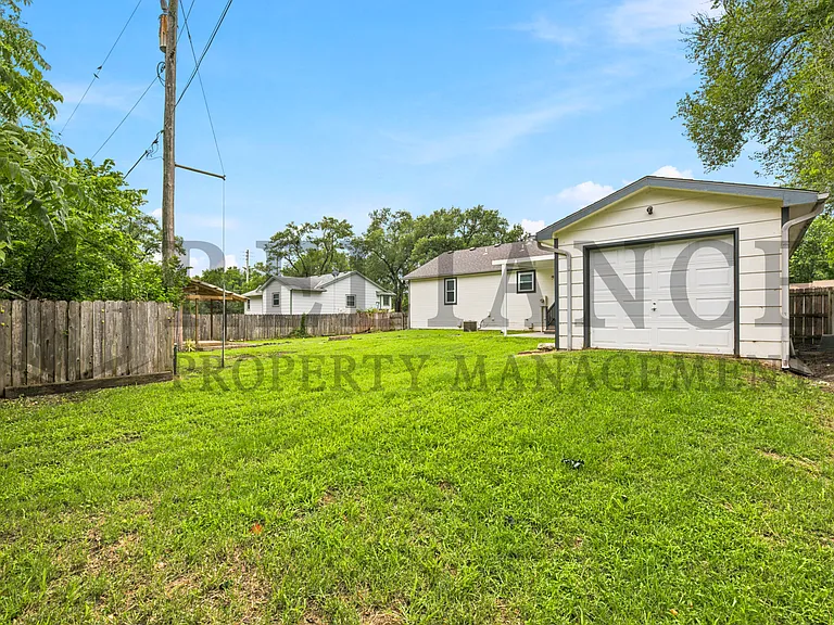 516 N Lakeside Dr — Photo 7