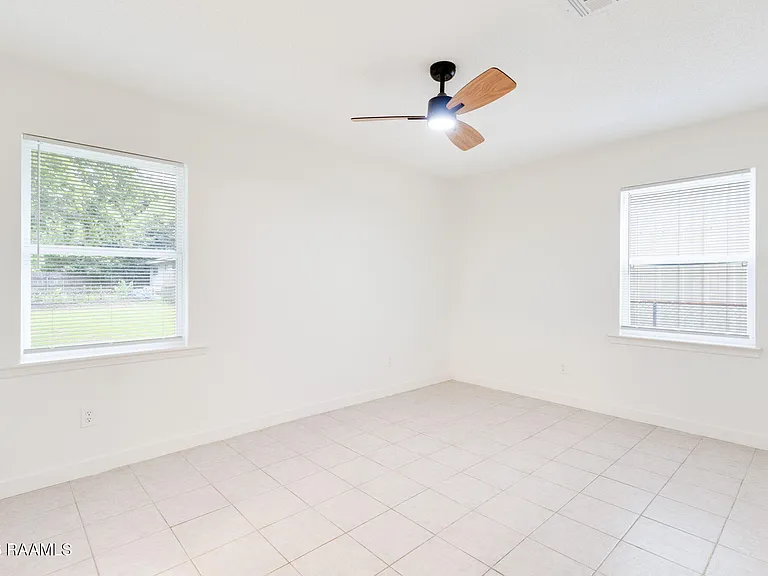 304 W Broussard St — Photo 12