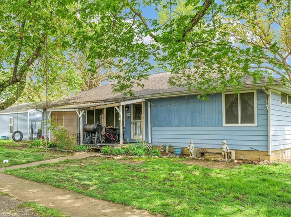 308 S Division St, Mahomet, IL 61853