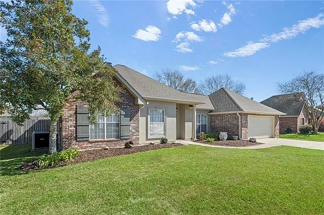 409 Gainesway Dr — Photo 2