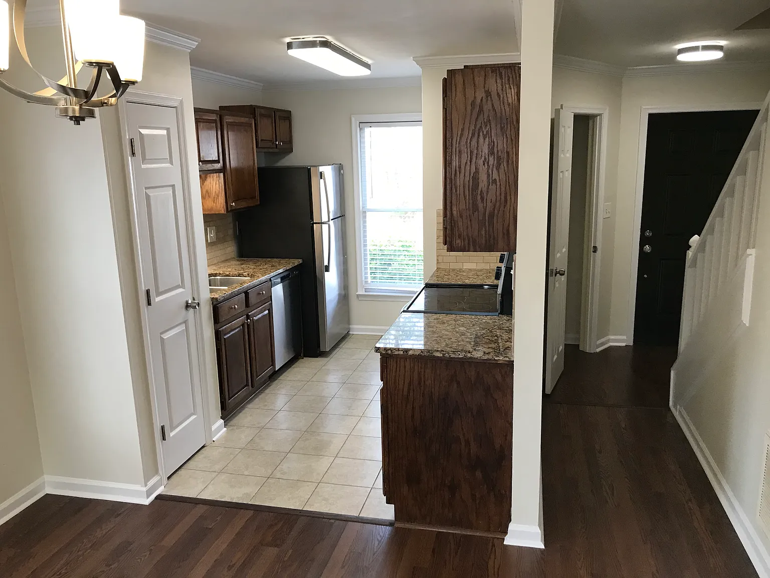 2 bed, 2.5 bath, 1056 sqft, $1,600 — Photo 4