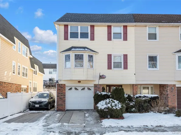 1550 Waters Edge Drive, Bayside, NY 11360