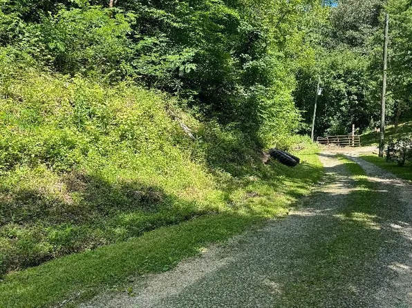 Larix Dr, Sevierville, TN 37876