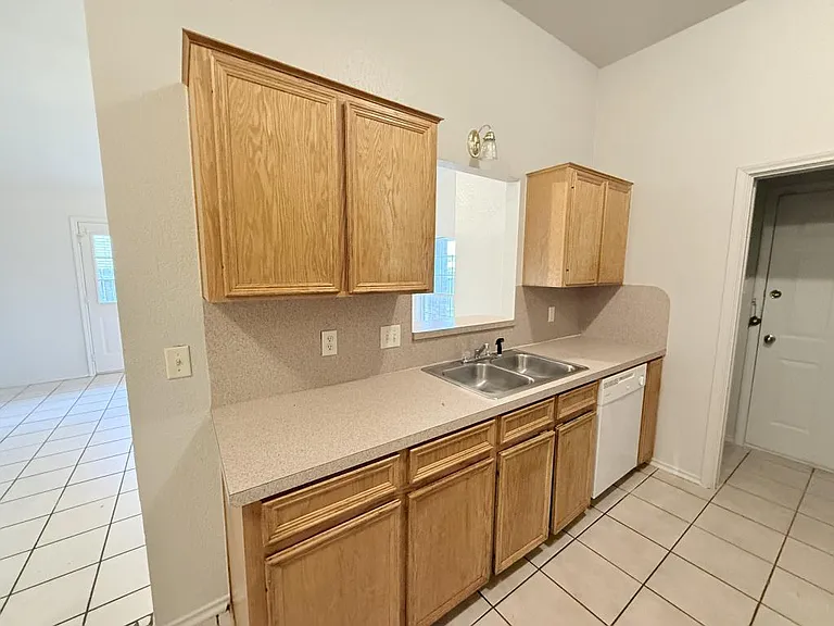 3708 Gus Dr #B — Photo 7